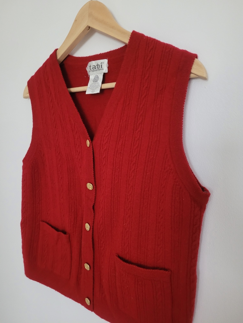 Tabi Vintage Red Cable-Knit Button Front Sweater Vest 100% Wool S Gold Button - Picture 4 of 9